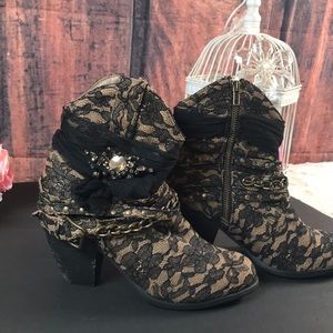 Hot rated  boots size 7.5